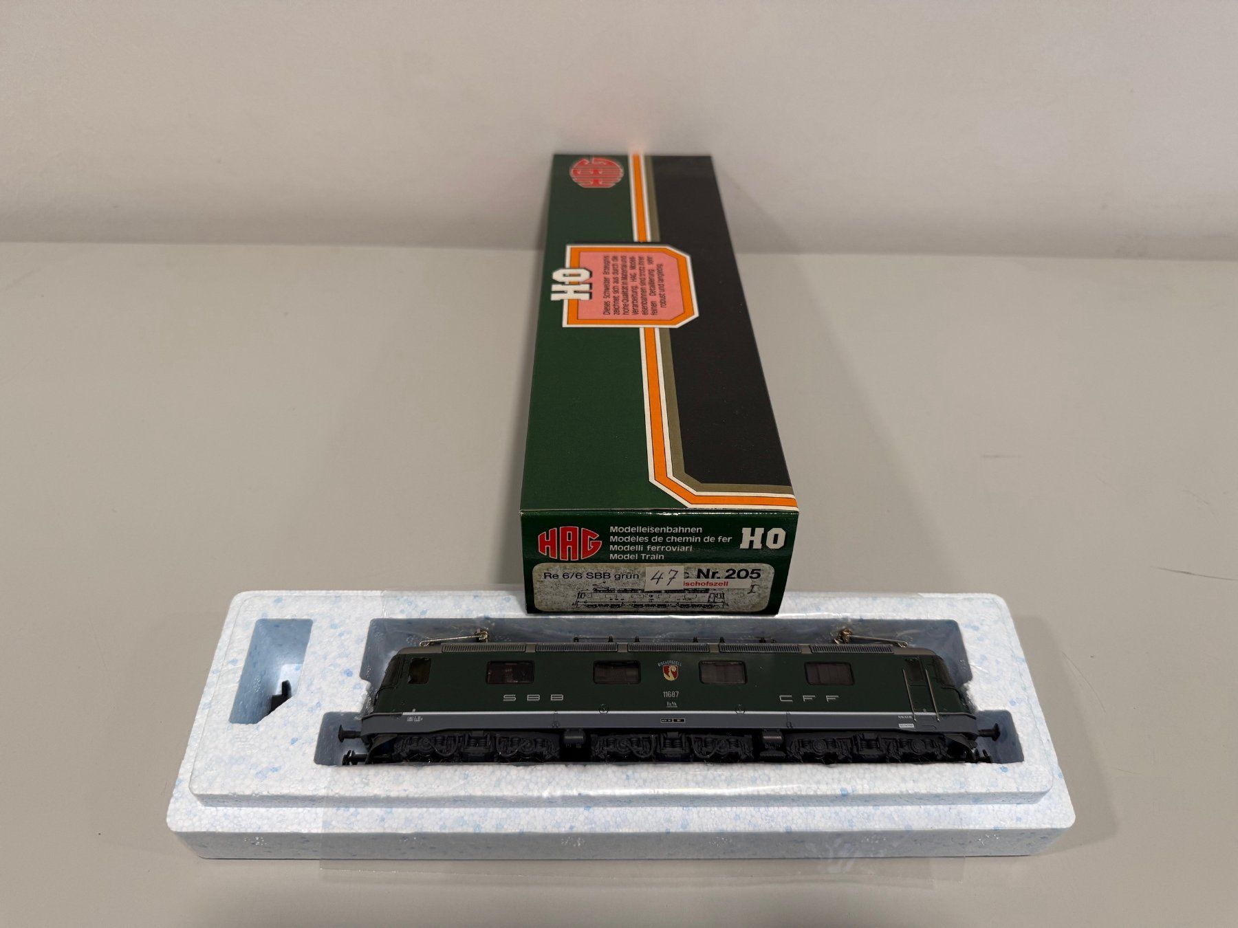 Hag Modellini di ferrovie: Elektrolokomotive Re 6/6 der SBB – Nuovo (secondo la descrizione) da Oftringen venduto da Pgi