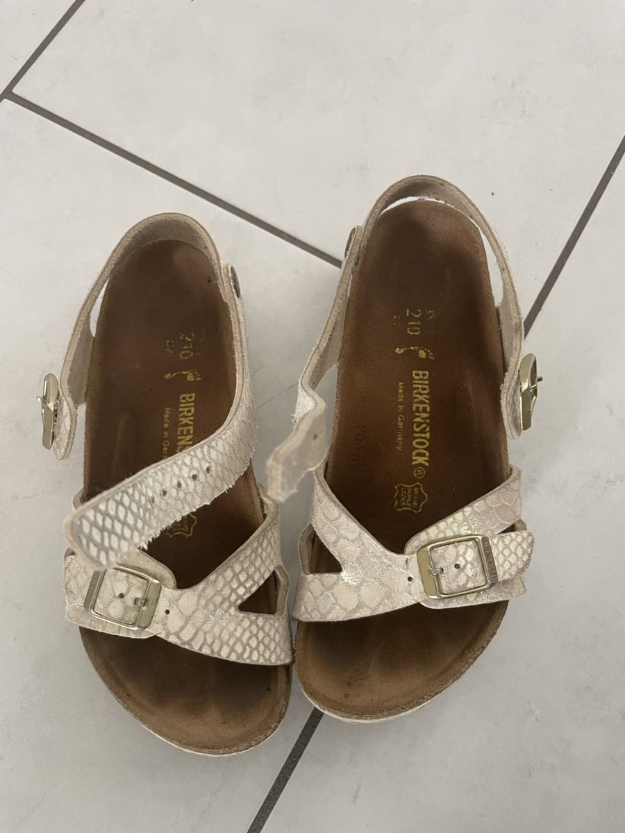 Birkenstock Chaussures filles: Birkenstock Sandalen, Gr. 33 – D'occasion à Winterthur par Fabelhaft123 2
