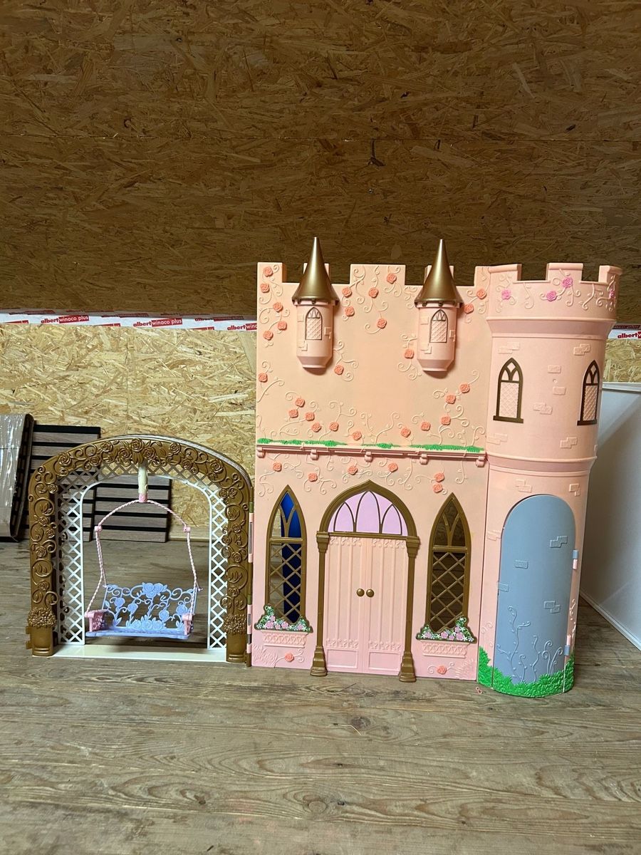 Jouets: Barbieschloss mit Puppe – D'occasion à Farnern par Nalanik