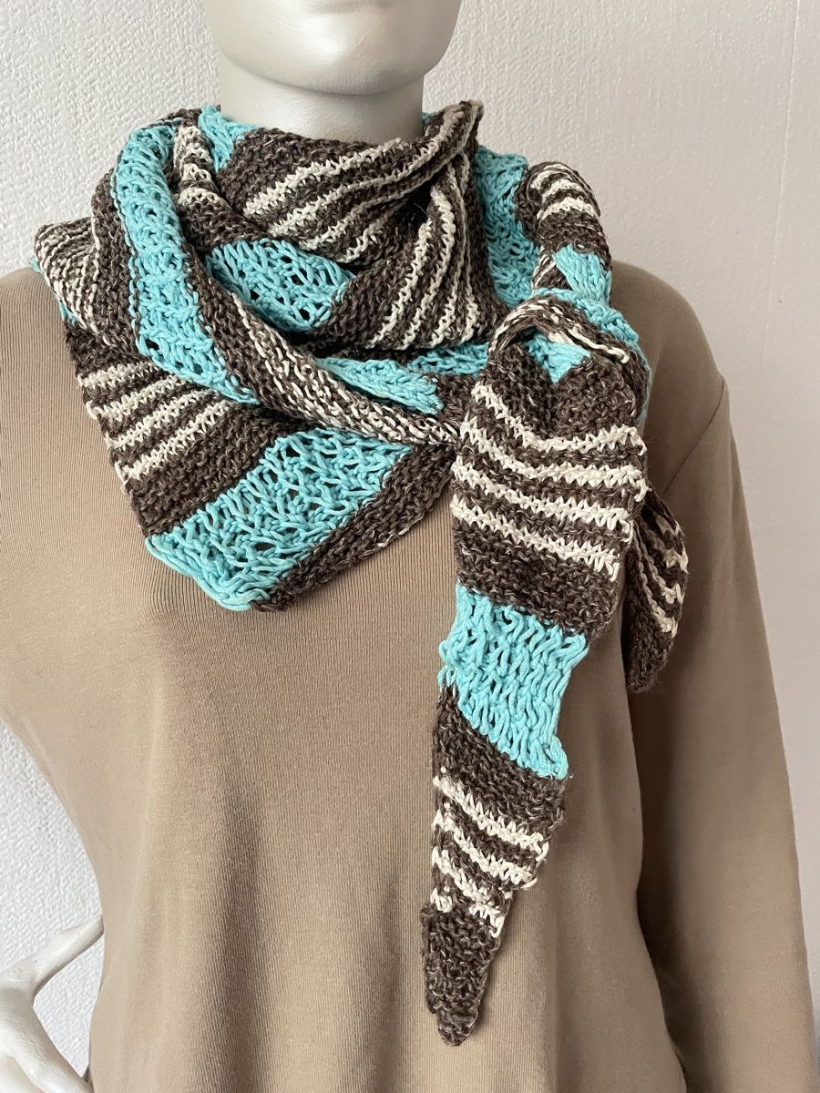 Foulard & Sciarpe: Grosses Dreieckruch, Statementtuch handgestrickt – Nuovo e nell'imballaggio originale da Fislisbach venduto da handglismet 3