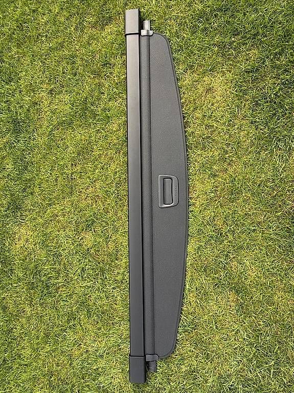VW Tutti pezzi di ricambio auto: Kofferraumabdeckung VW Touran – Nuovo (secondo la descrizione) da Berg TG venduto da dar_9rc5