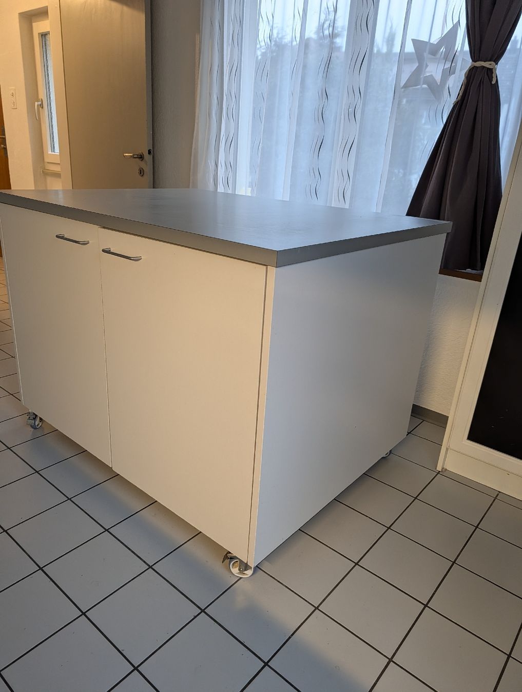 Cucine complete: Geräumige Kücheninsel / Küchenmöbel / Schreinerarbeit – Usato da Wattwil venduto da Lilo111 3