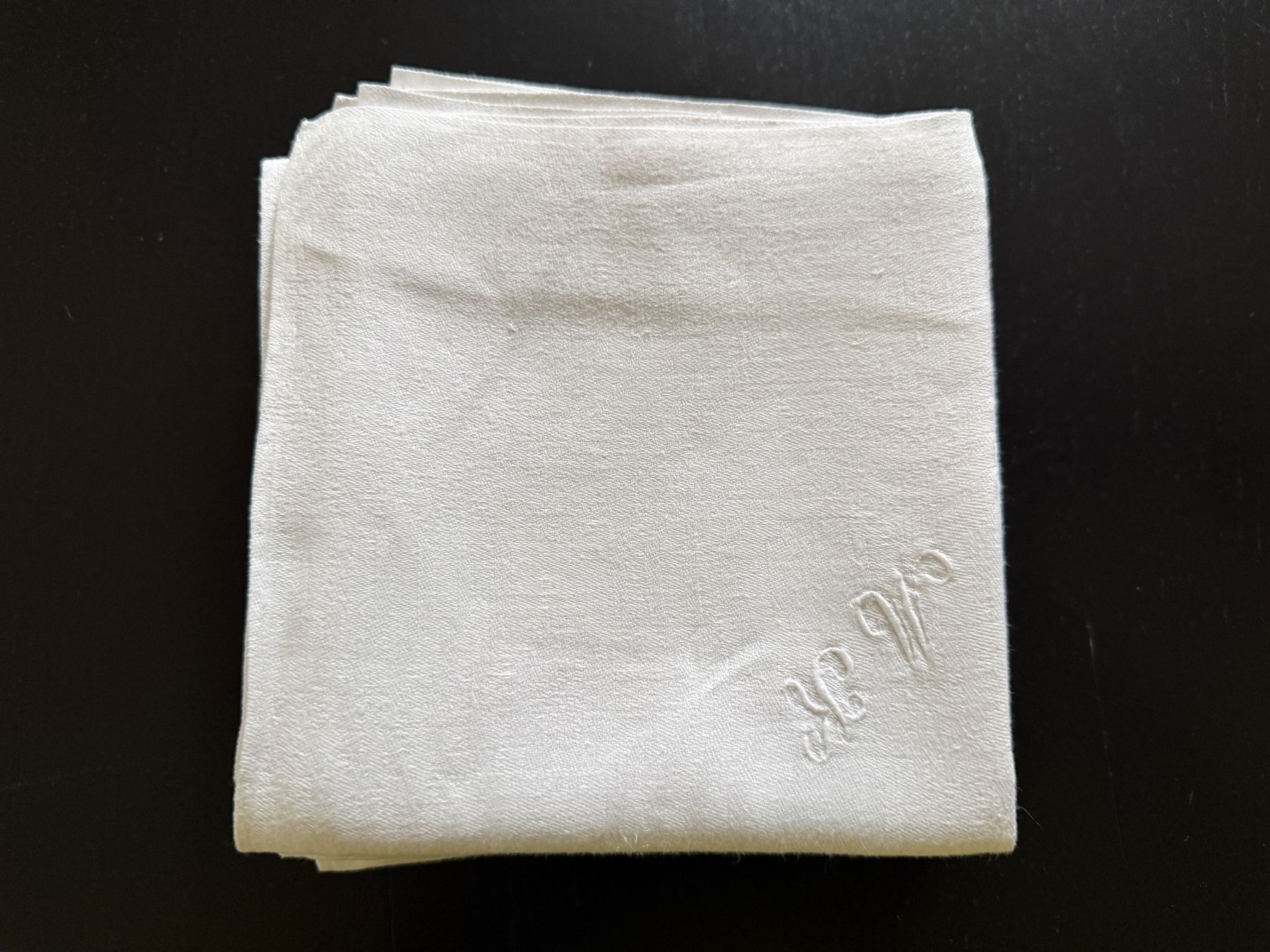 Tovaglioli: Vintage Stoffservietten Set mit Monogramm "KV" – Usato da Erstfeld venduto da Uhu1980