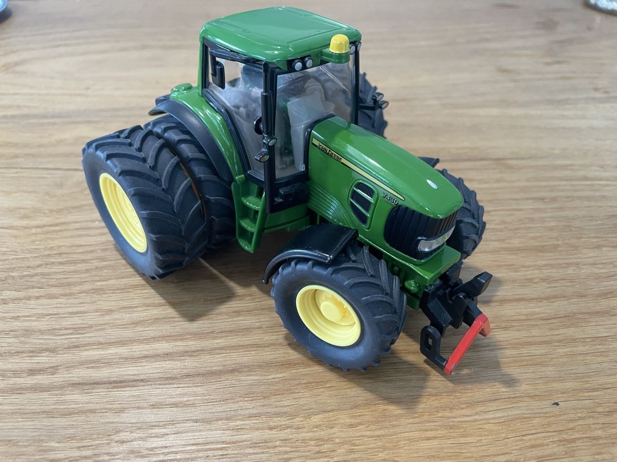 Siku Kit di modellismo & Modellini statici: John Deere 7430 - SIKU 1:32 - mit Doppelbereifung – Usato da Mollis venduto da Maxi2607