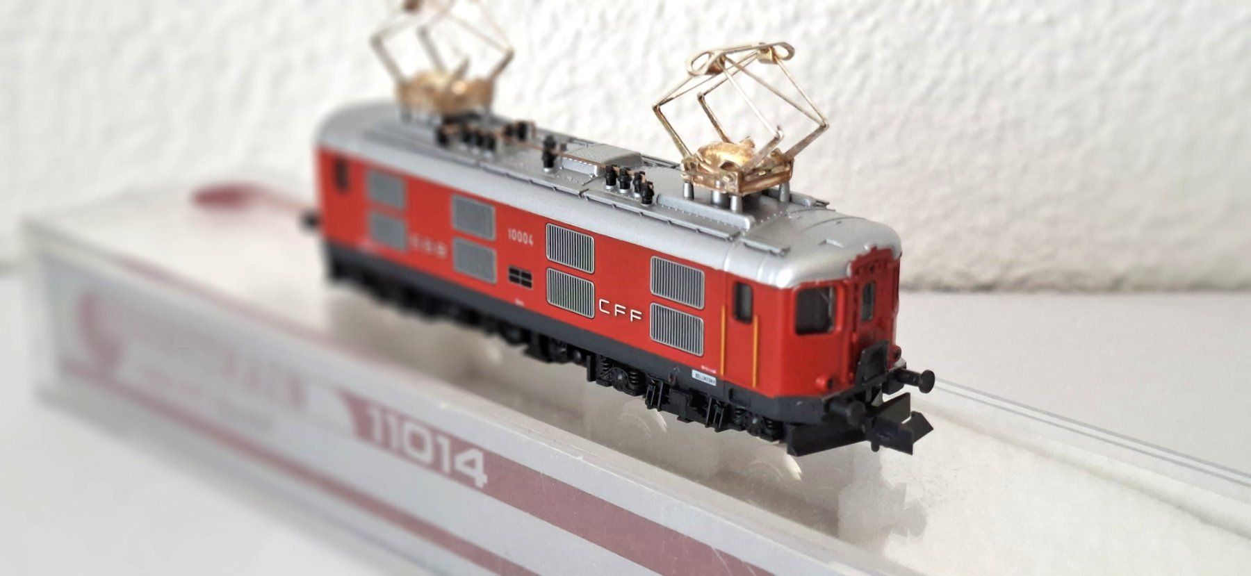 Hobbytrain Modellini di ferrovie: Hobbytrain Re 4/4 I SBB Lok 10004 – Nuovo (secondo la descrizione) da Biberist venduto da Ntrains 1