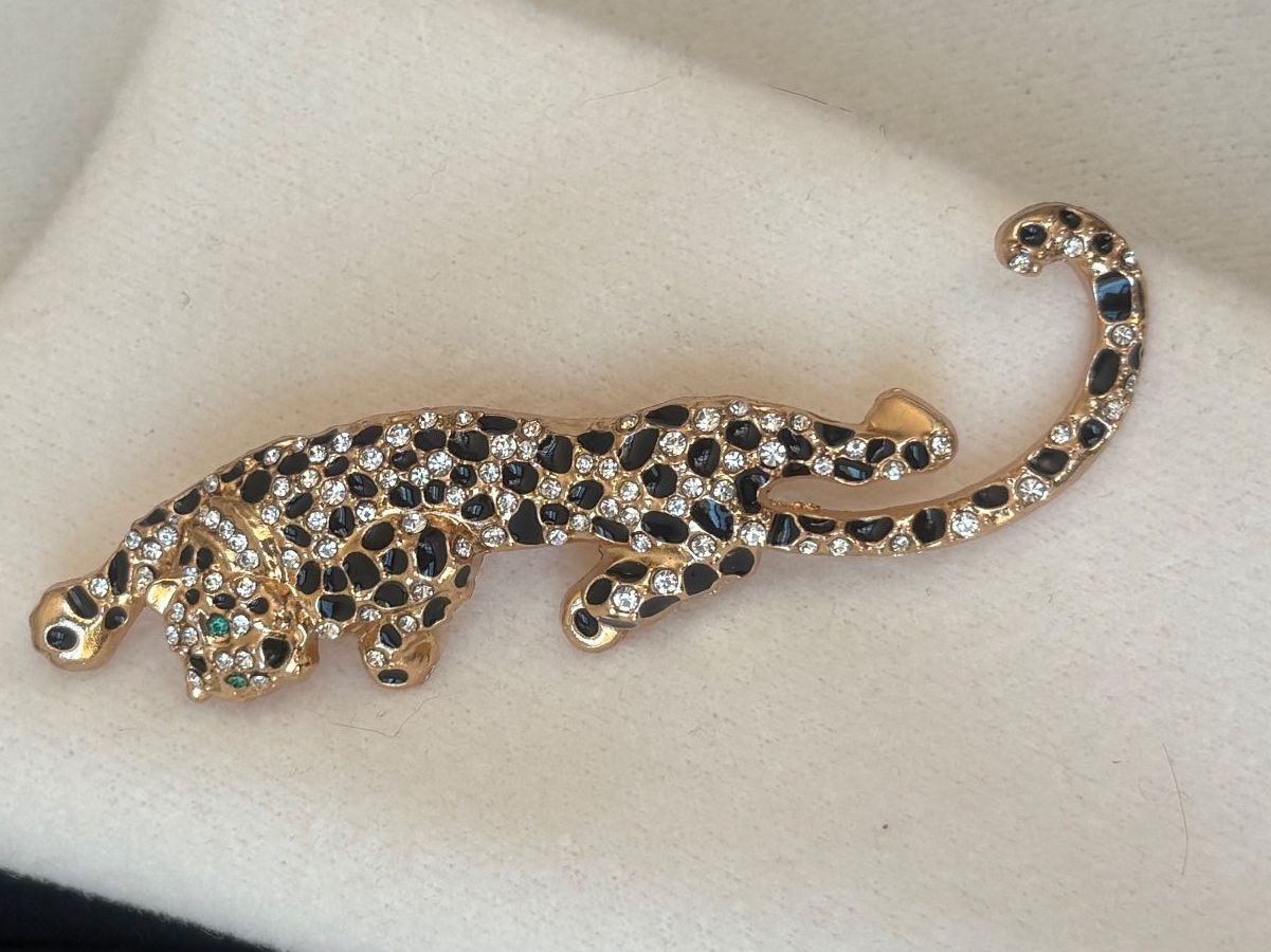 Broches & Aiguilles: Luxus Elegante  Brosche Leopard 🐆 Farbe: Gold – Neuf (Voir description) à Biel-Bienne par Roserosse13