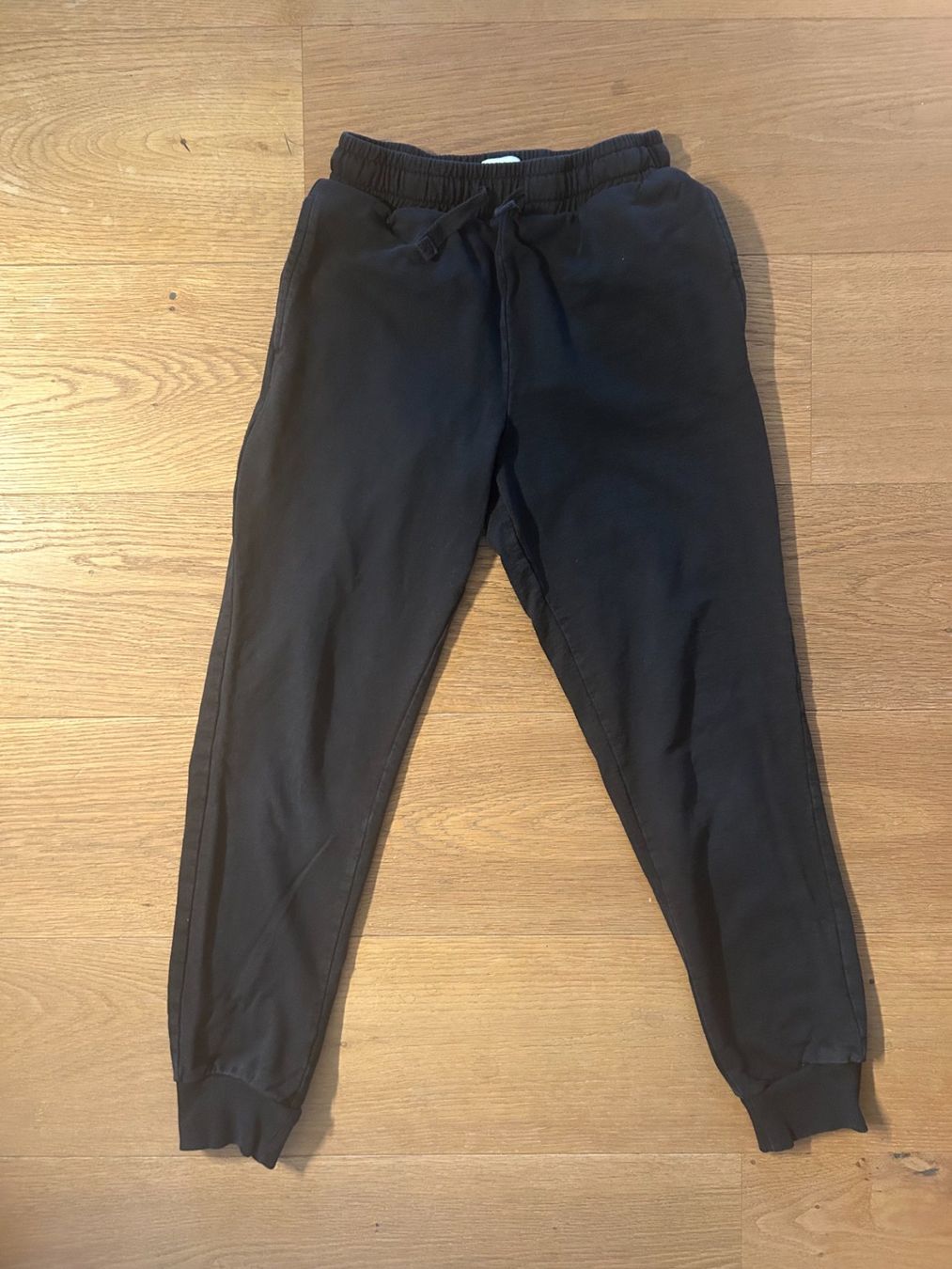 Pantaloni: Kinder- Trainerhose schwarz ALIVE 152 – Usato da Grub AR venduto da DukeStatham