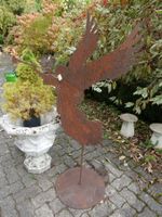 Gartendeko Figur: grosser Engel mit Trompete - Rost