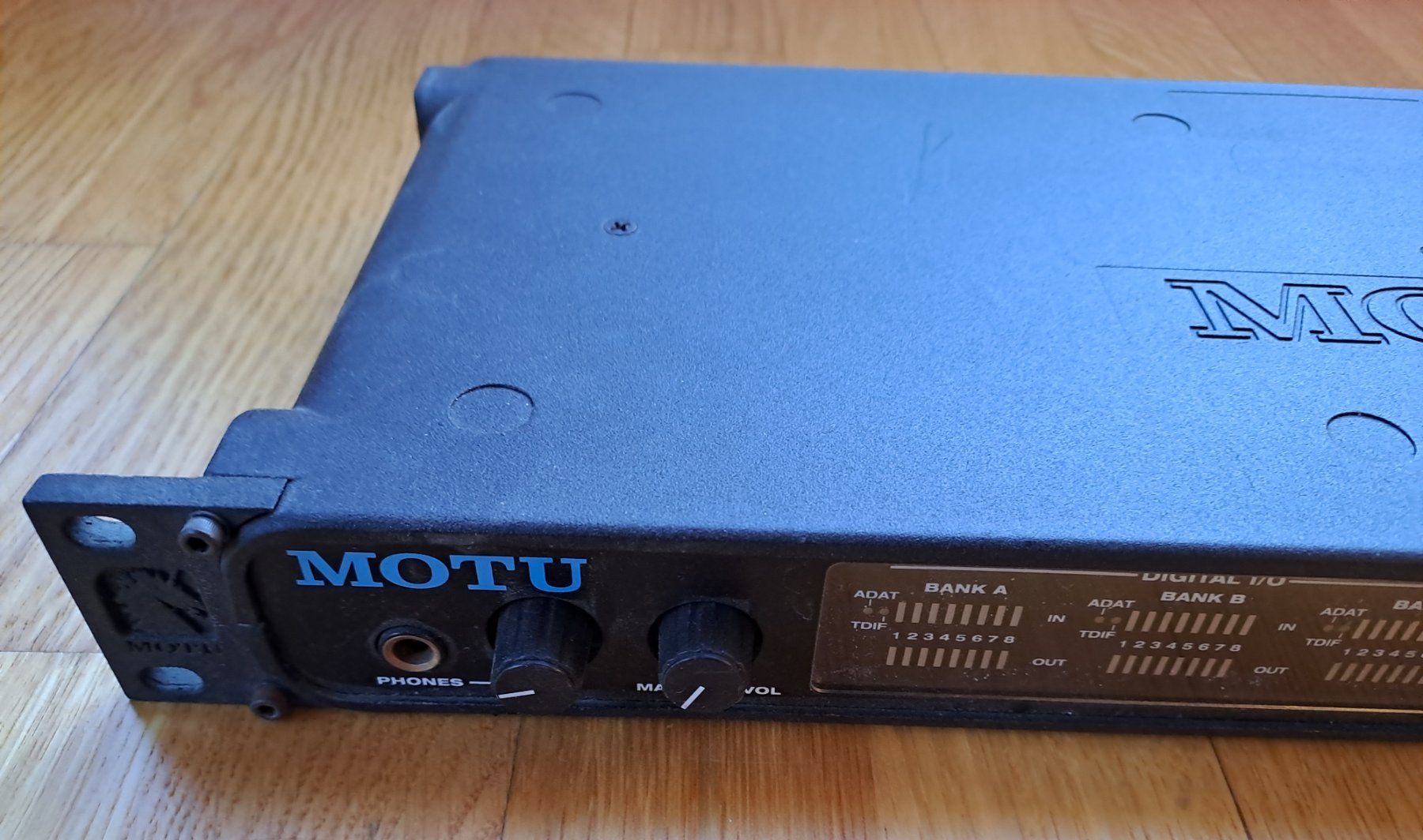 Attrezzatura per studi di registrazione: Mythical MOTU 2408 Mk3 Audio Interface – Usato da Vevey venduto da Traise 1