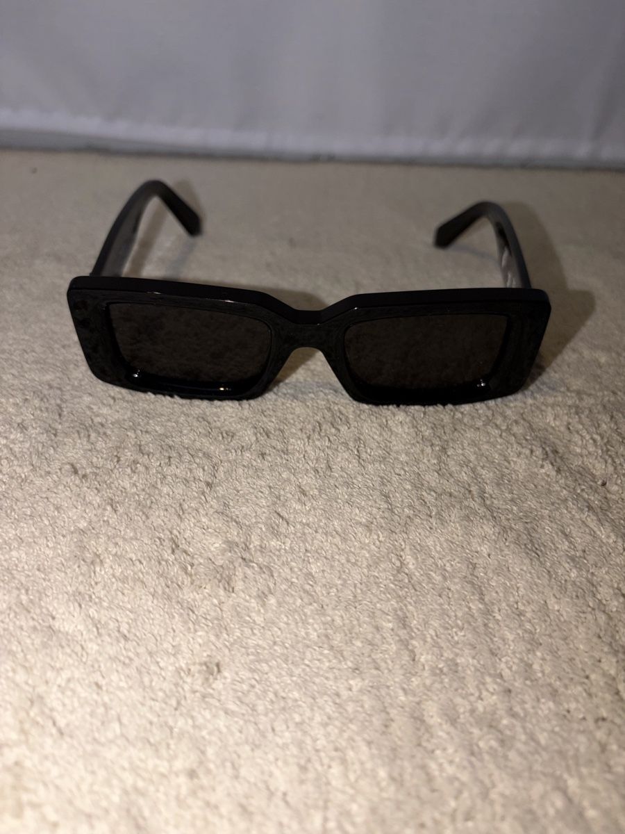 Off-White Occhiali & Lenti: Off-White Arthur Sonnenbrille Schwarz – Usato da Visperterminen venduto da lgresell 6
