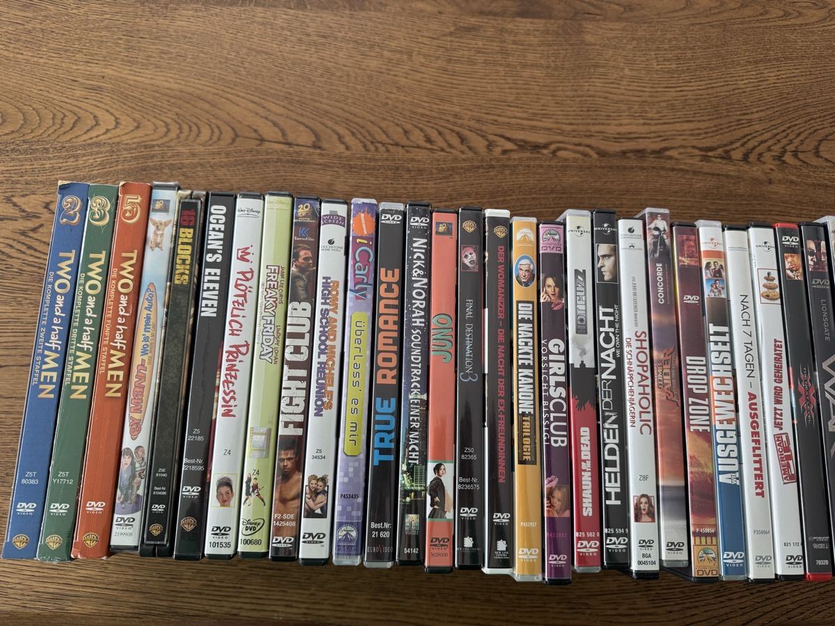 Tutti i DVDs: DVD Sammlung - Über 50 Stück (300, Titanic, Transformers,…) – Usato da Mettmenstetten venduto da RLR2905 3