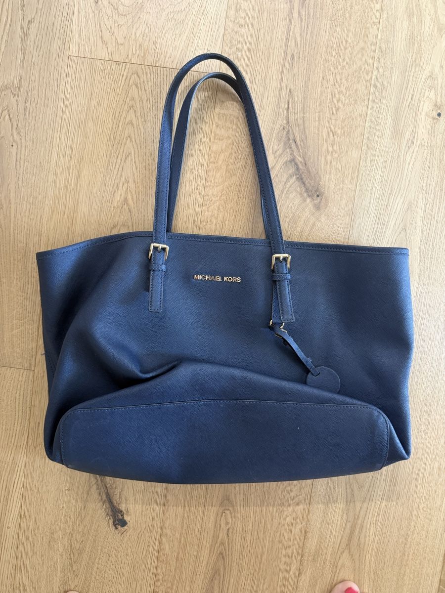 Michael Kors Borse da donna: Michael Kors Tasche Tote dunkelblau  – Usato da Weggis venduto da Moitie-Moitie 1