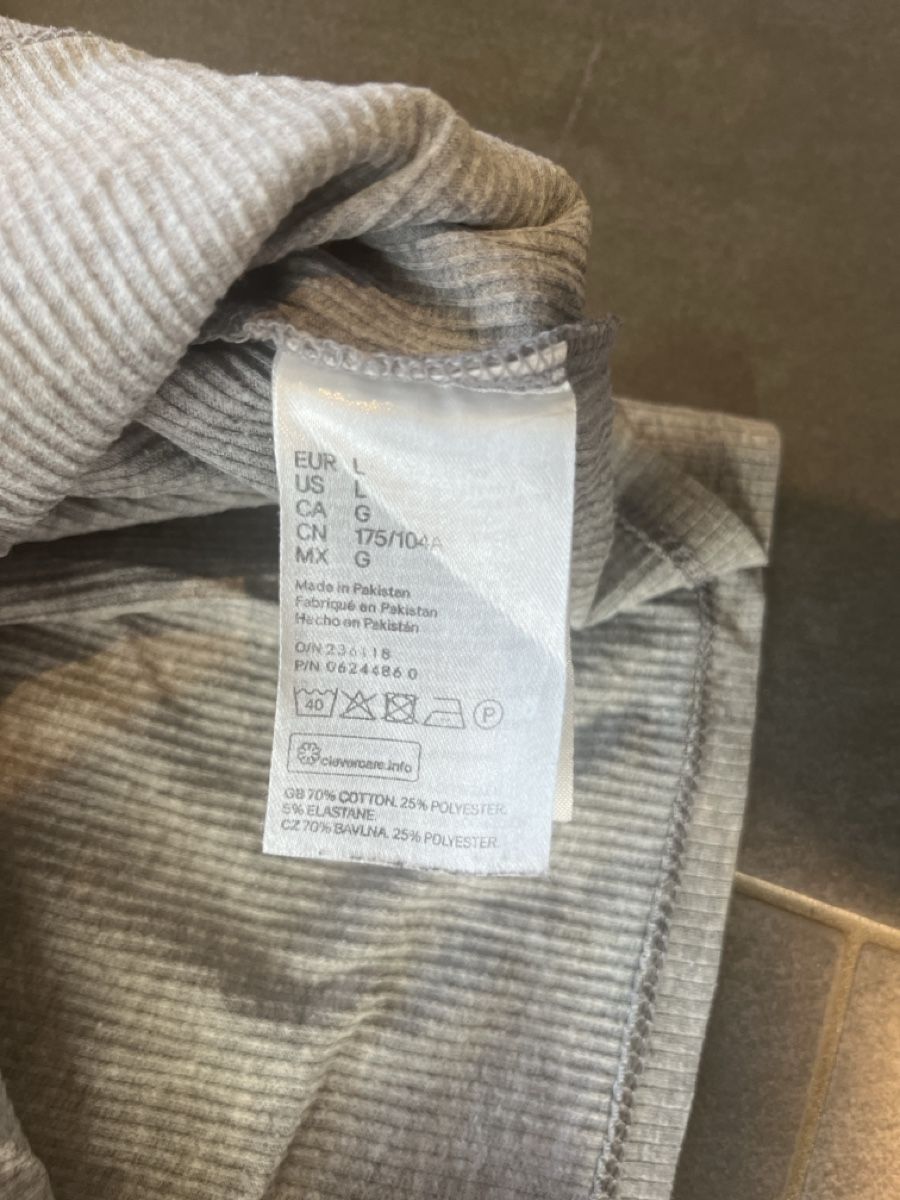 T-shirt: Graues, geripptes T-Shirt, Grösse L – Usato da Fulenbach venduto da F8 2