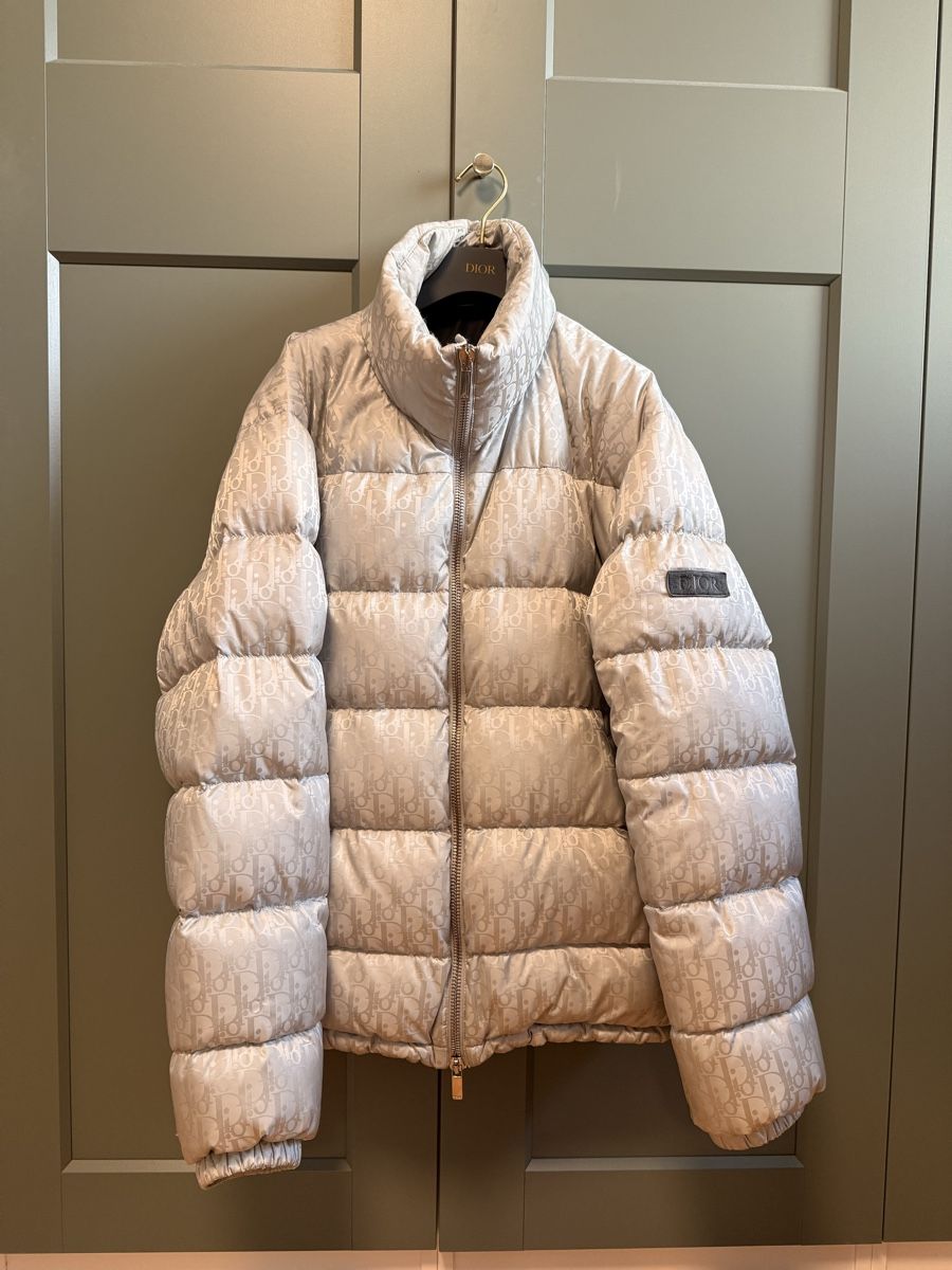 Dior Giacche: Original Dior Oblique Down Jacket! Silber/Perlgrau Gr.54 – Usato da Stäfa venduto da Laafit