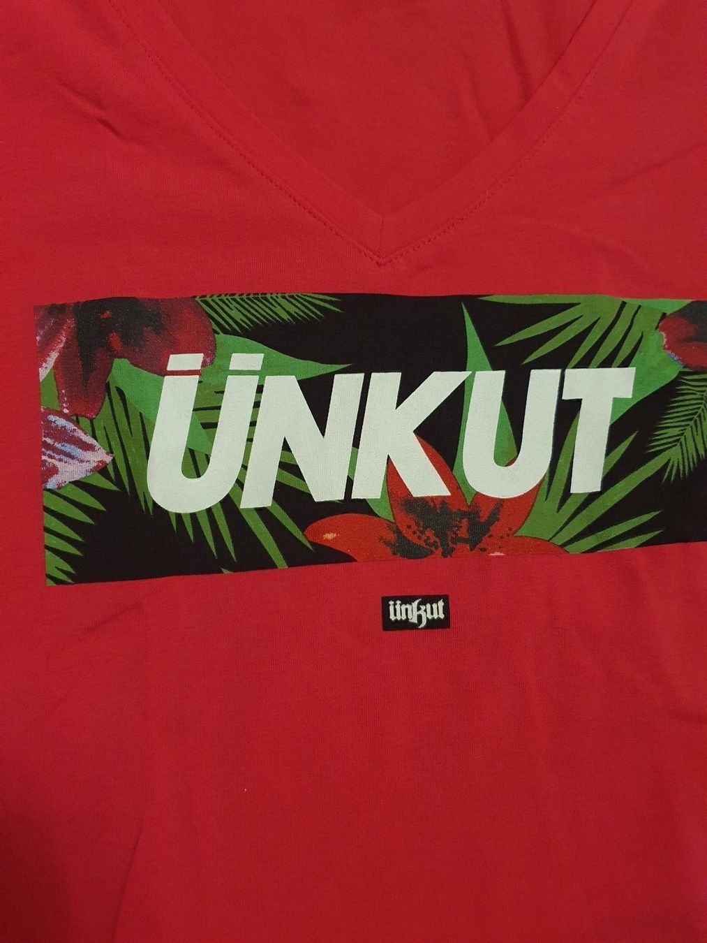 T-shirt: Tshirt fushia unkut taille M – Nuovo (secondo la descrizione) da Versoix venduto da aline_b 2