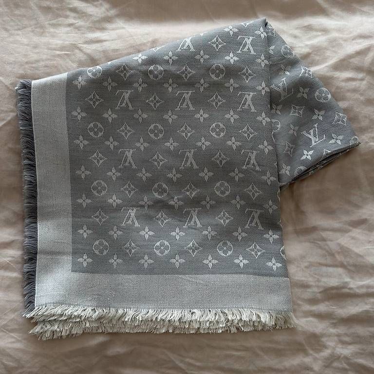 Foulard & Sciarpe: LOUIS VUITTON MONOGRAM WOOL SILK SCARF  GREY – Usato da Zürich venduto da Mike147 1