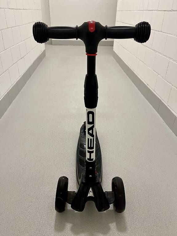 Kickboard: HEAD 3-Rad Scooter Kickboard – Usato da Effretikon venduto da Unagi
