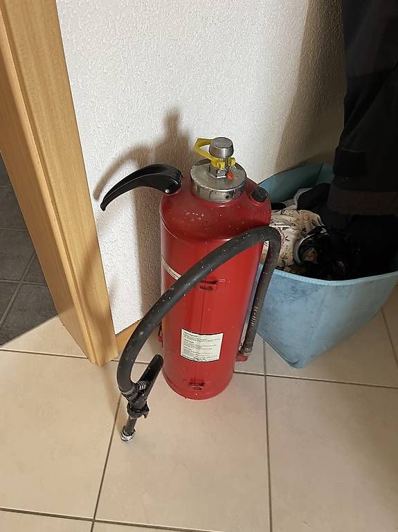 Feuerlöscher: Divers Extincteurs à reconditionner – Gebraucht aus Villars-Tiercelin von karimus1888 3