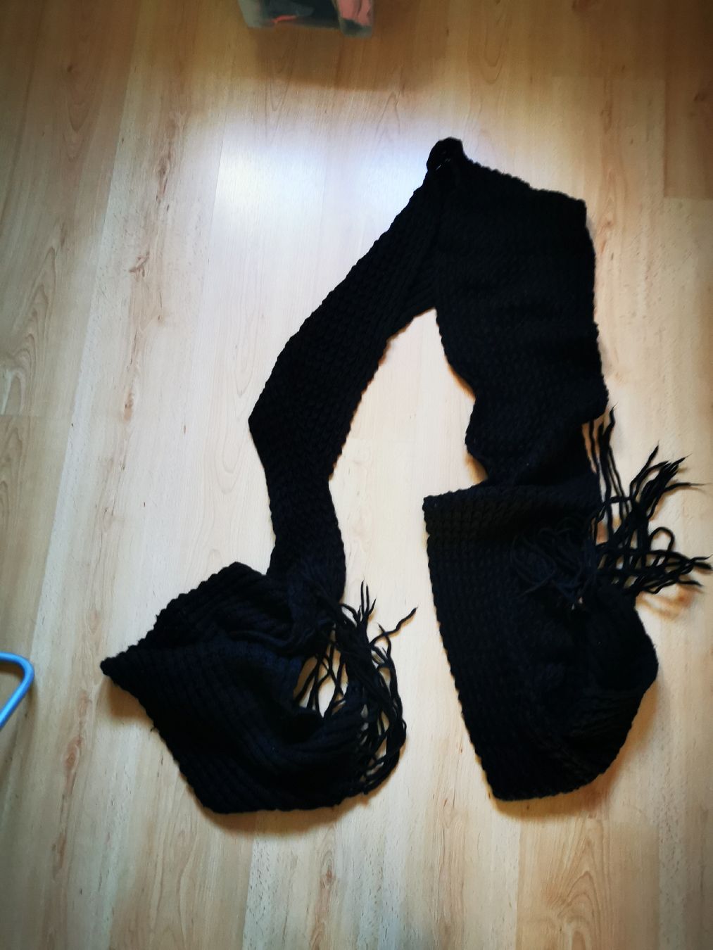 Foulard & Sciarpe: Schwarzer XXL Winterschal mit Fransen – Usato da Balsthal venduto da Leila_Luna 1