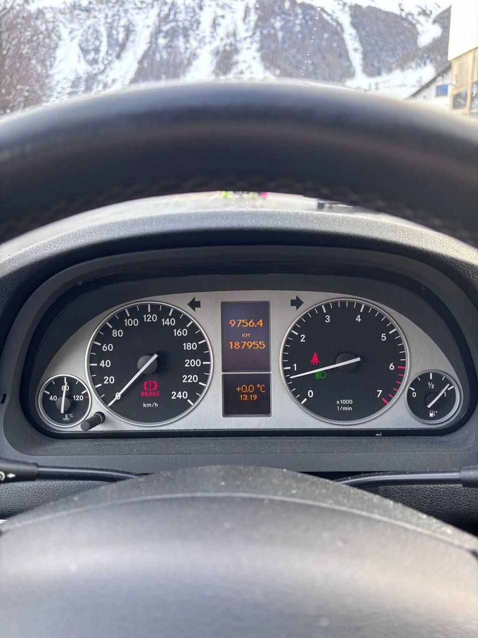 Mercedes-Benz Automobili: Mersedes B200 Benzin / Erdgas – Usato da Pontresina venduto da Twi_sjc6 4