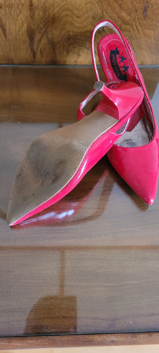 Scarpe da donna: rote Pumps – Usato da Bassecourt venduto da Niame 1