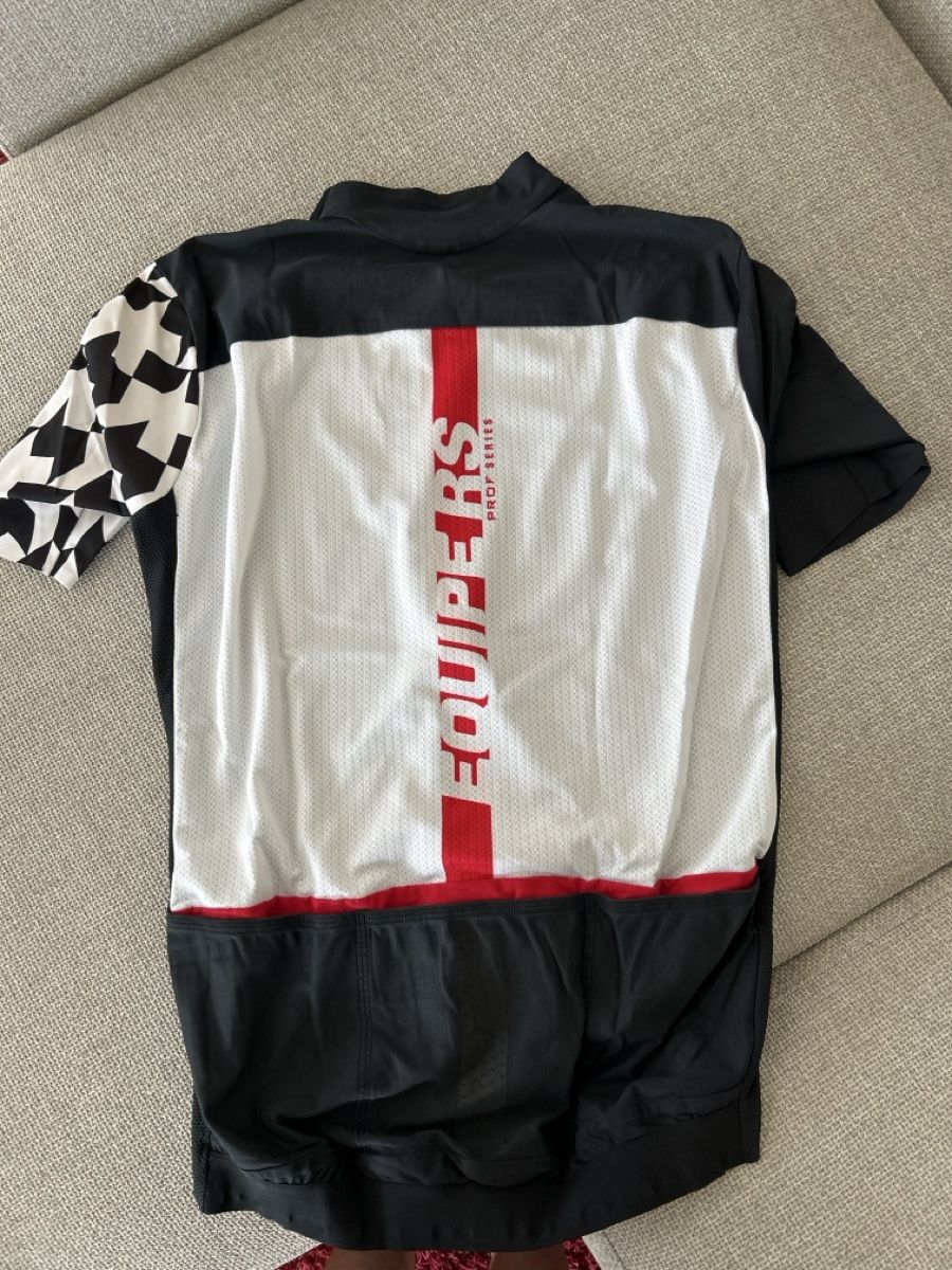 Assos Leibchen & Hosen: Maillot cycliste Assos taille L noir/blanc – Gebraucht aus Biel/Bienne von ponpon_bleu 1