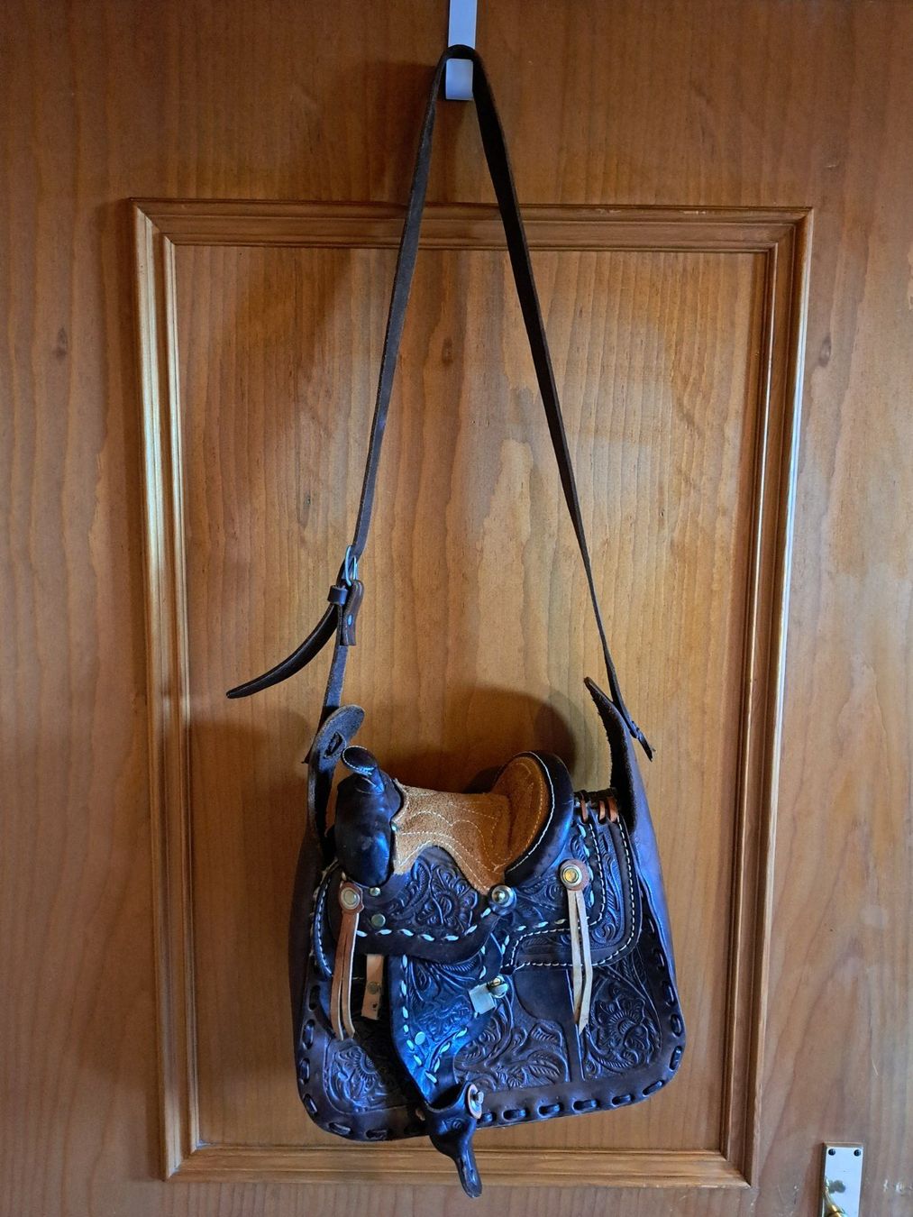 Taschen für Damen: Western Umhänge-Tasche in Sattelform – Gebraucht aus Kirchberg BE von Bataja 3