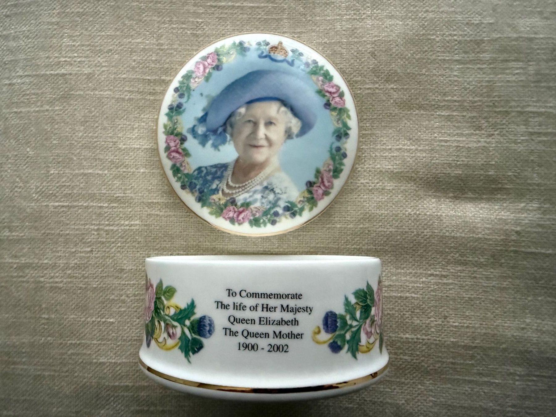 Tutte le decorazioni: Queen Mum Dekodose – Usato da Rorbas venduto da tun_m7fz