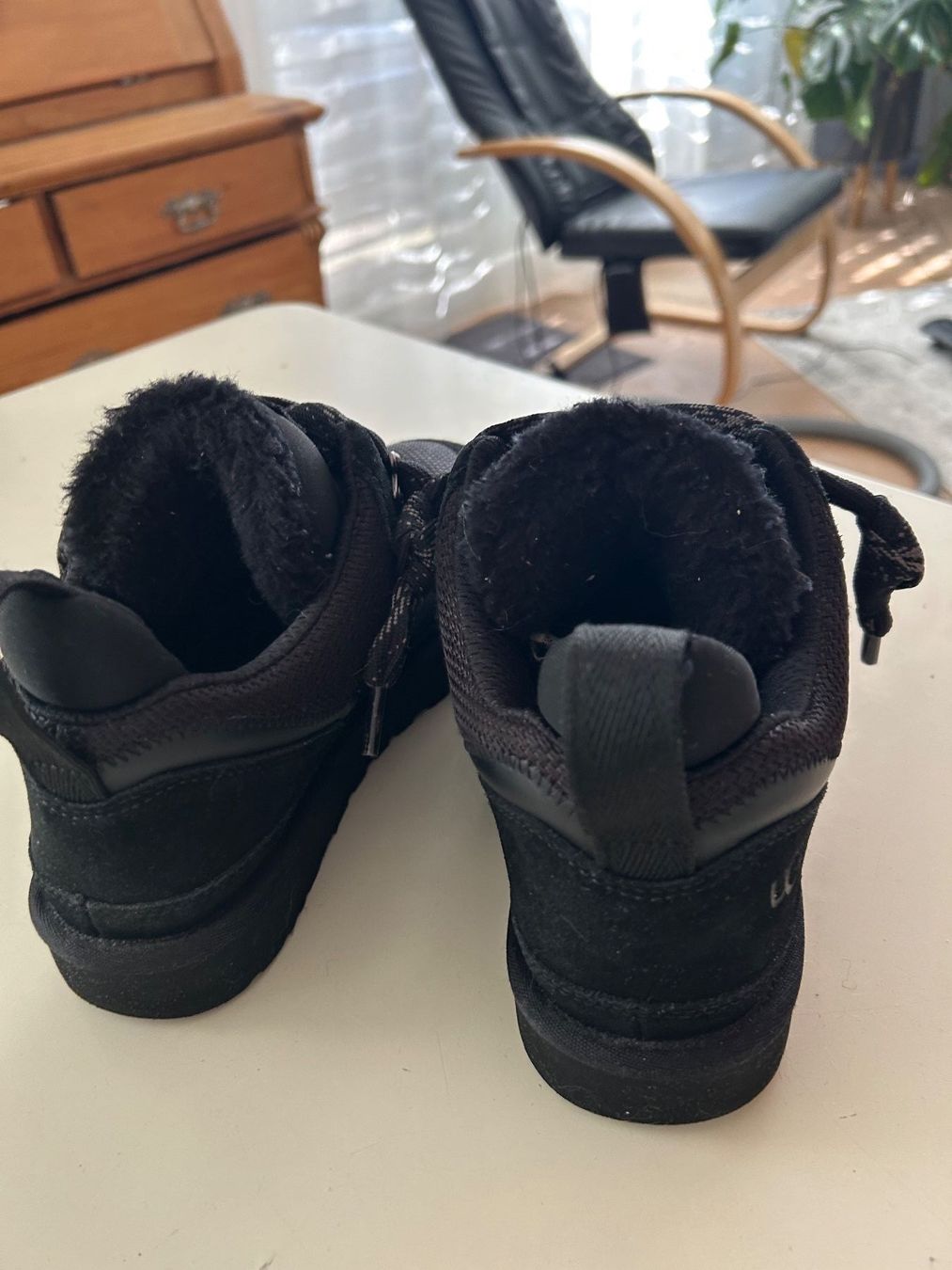 Ugg Chaussures femmes: UGG Lowmel schwarz – D'occasion à Schüpfen par Anjah 4