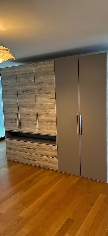 Schränke: Kleiderschrank mit Schubladen Holzoptik – Gebraucht aus Oberwil BL von Biene0780