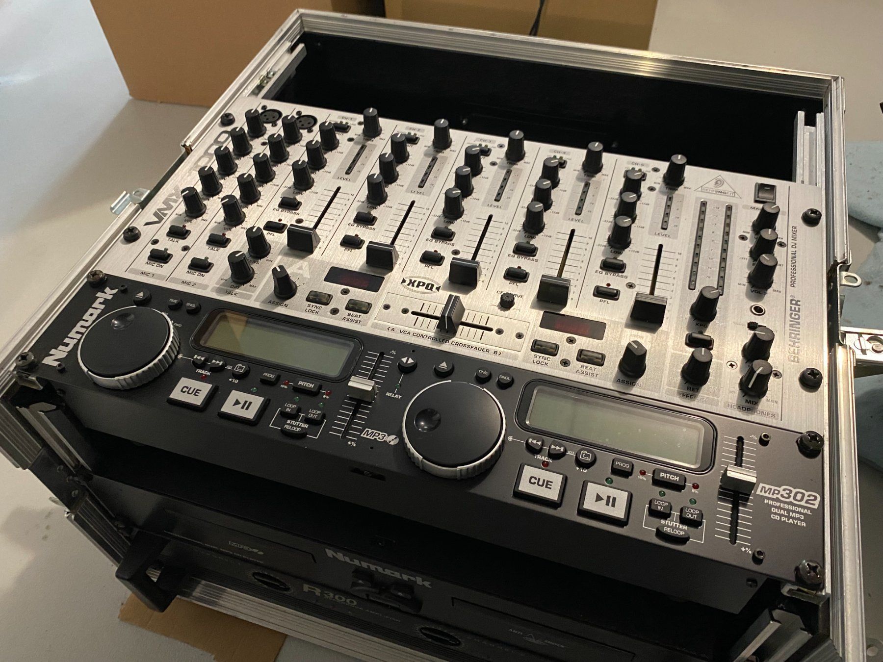 Console di mixaggio: DJ-Rack / DJ-Komplettanlage im Flightcase – Usato da Siselen BE venduto da Helfi70 1