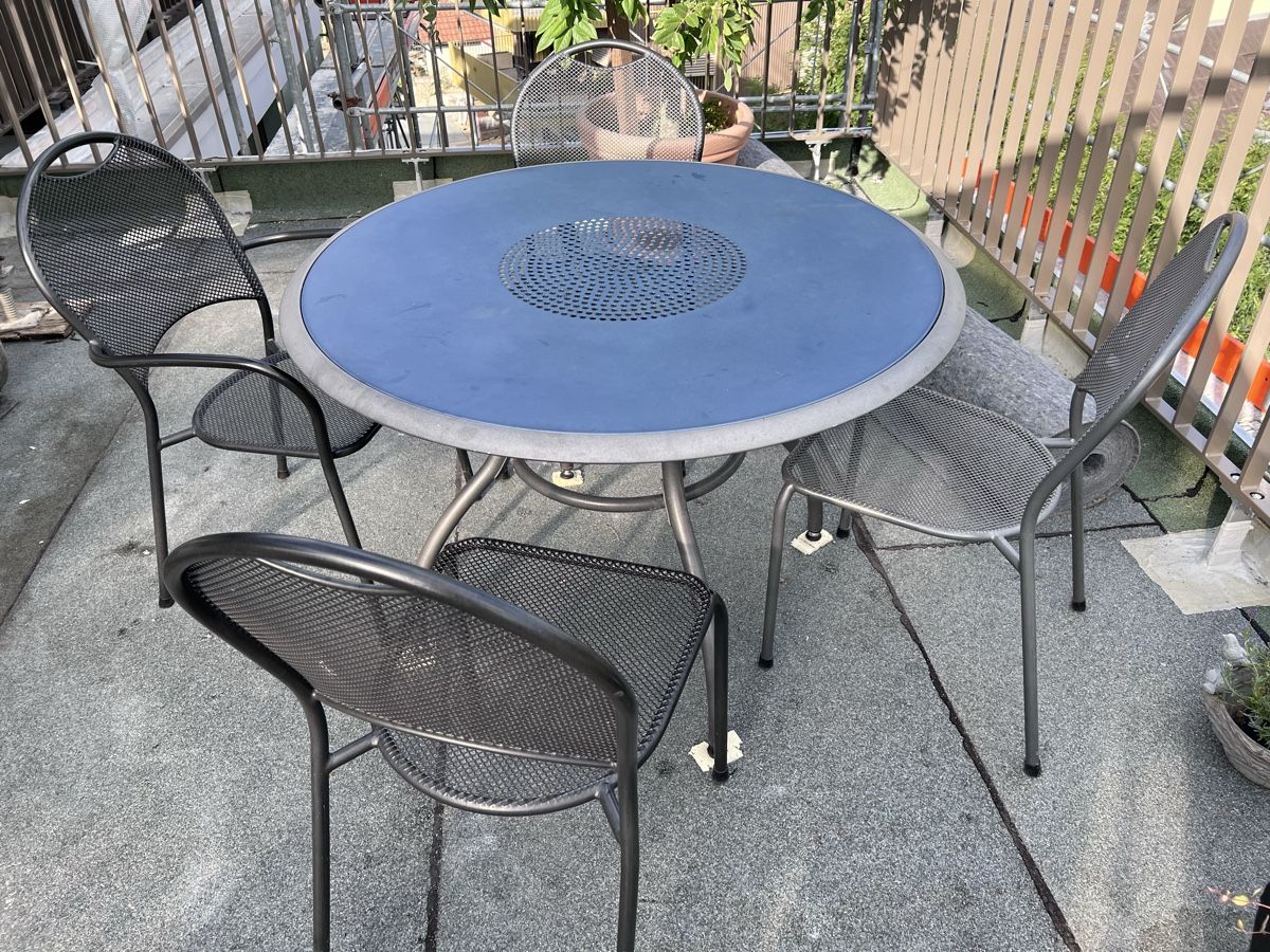 Set di tavolo e panche: Gartentisch mit 4 Stühlen – Usato da Gretzenbach venduto da Nikitiki5 1