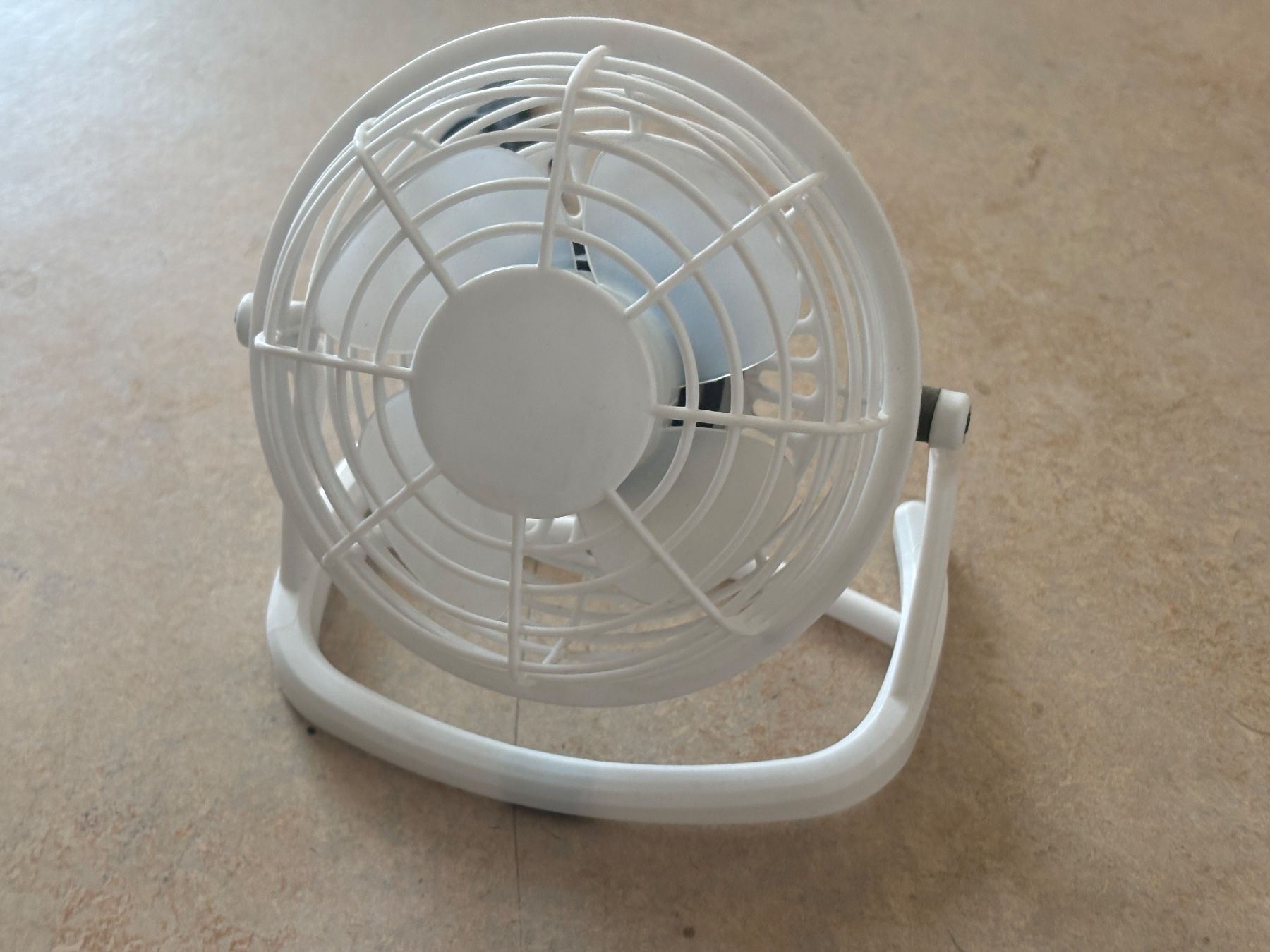 Ventilatori: USB Ventilator klein weiss funktionsfähig – Usato da Dietikon venduto da The-Star-Shop 1