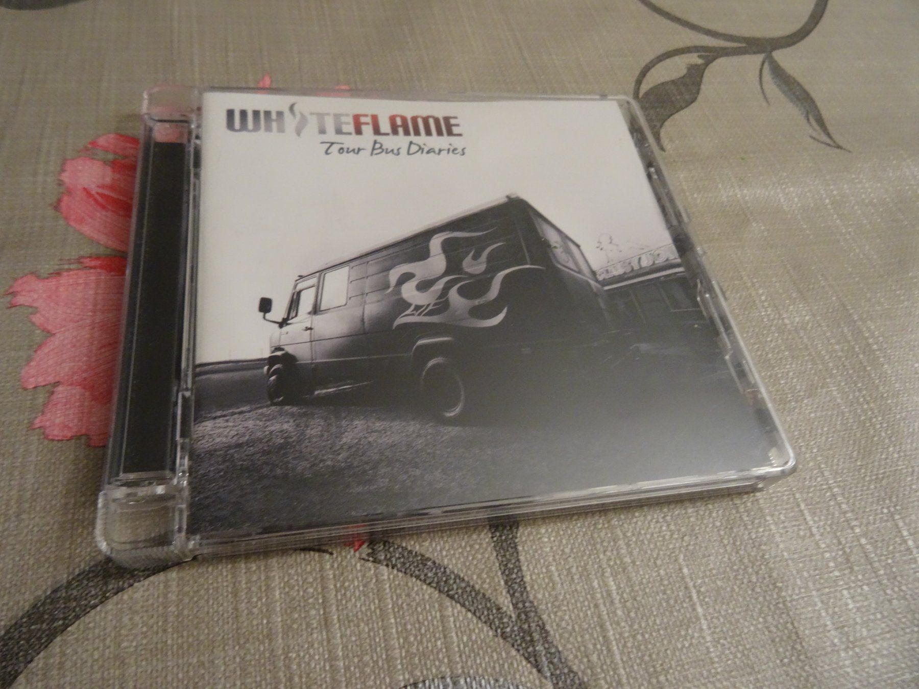 CD: White Flame - Tour Bus Diaries CD – Usato da Olten venduto da Disc-Ausverkauf