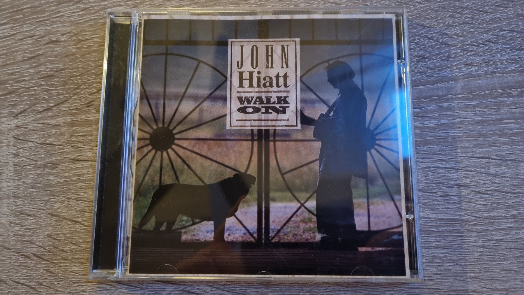 CDs: John Hiatt - Walk on – Gebraucht aus Hagenbuch ZH von lecterr55
