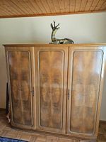 Armoire en bois massif