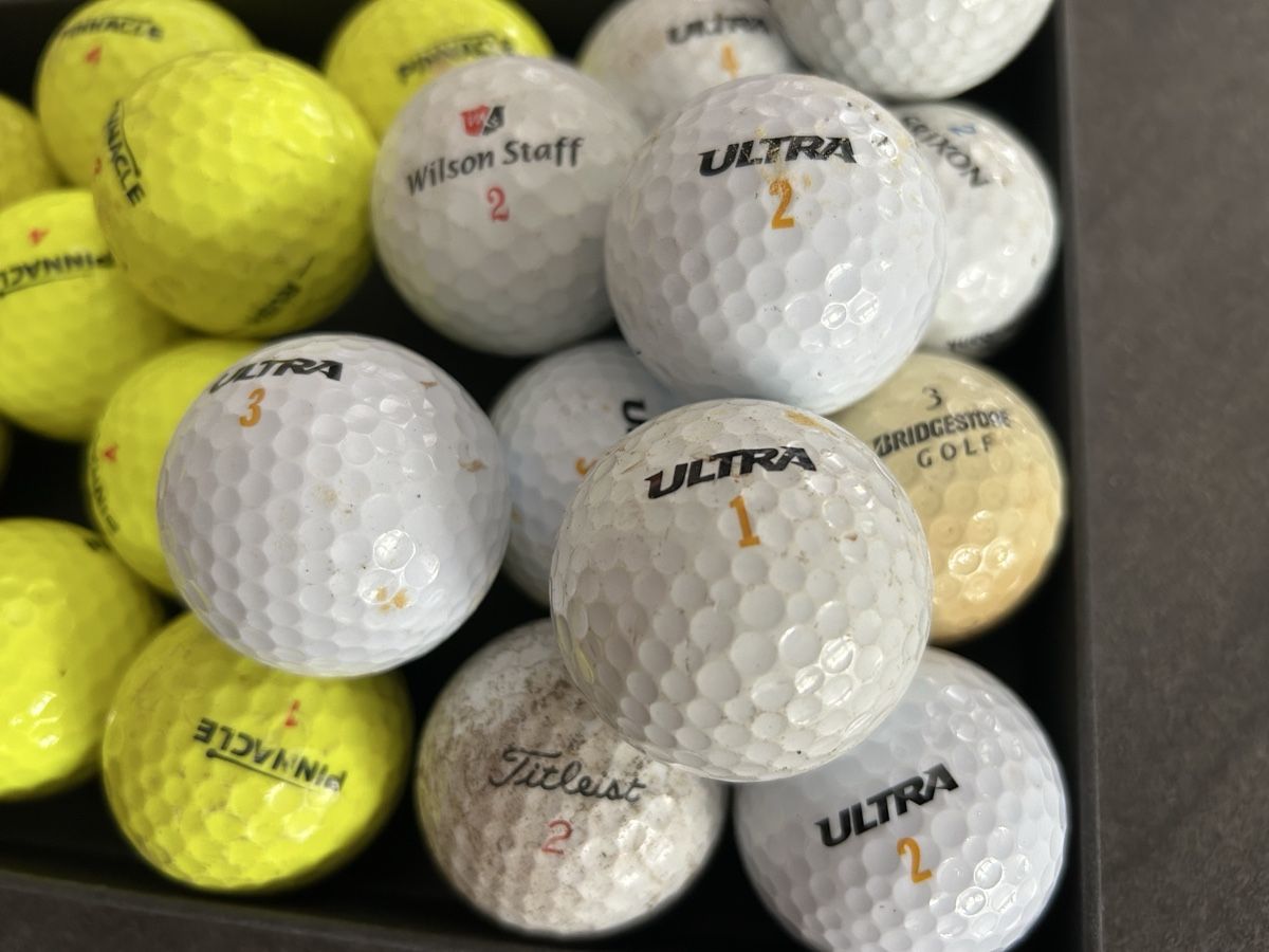 Mazze & Set: Minigolf Schläger 3 Stück mit diversen Bällen – Usato da Suhr venduto da Clazas 7