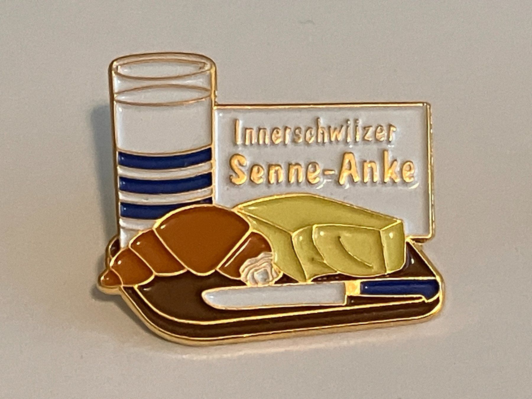 Plaketten & Abzeichen: 1 Pin Innerschwiizer Senne Anke – Gebraucht aus Basel von djwwpp