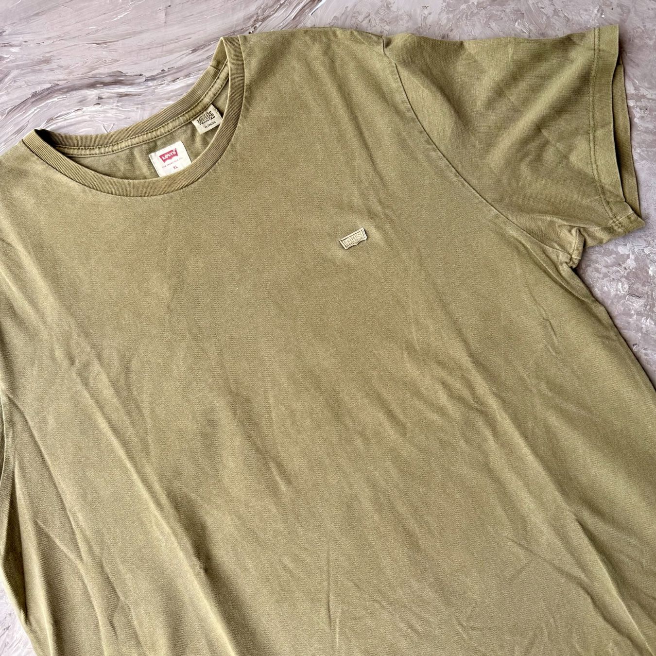 Levi's T-shirt: T-Shirt Levi's Vert Olive Délavé – Usato da Thônex venduto da Suisse.Shopping 1