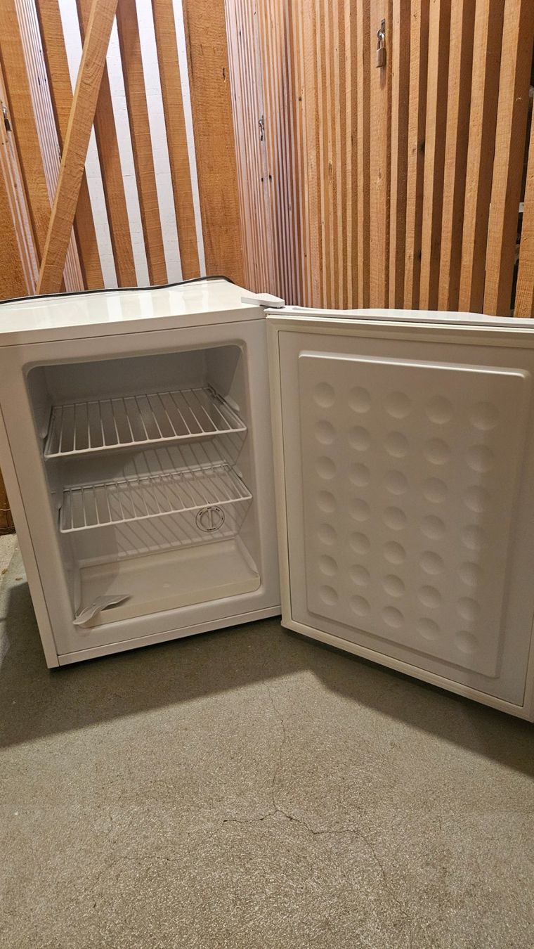 Kibernetik Congelatori: Tiefkühler Kibernetik – Usato da Zug venduto da anzel999 2
