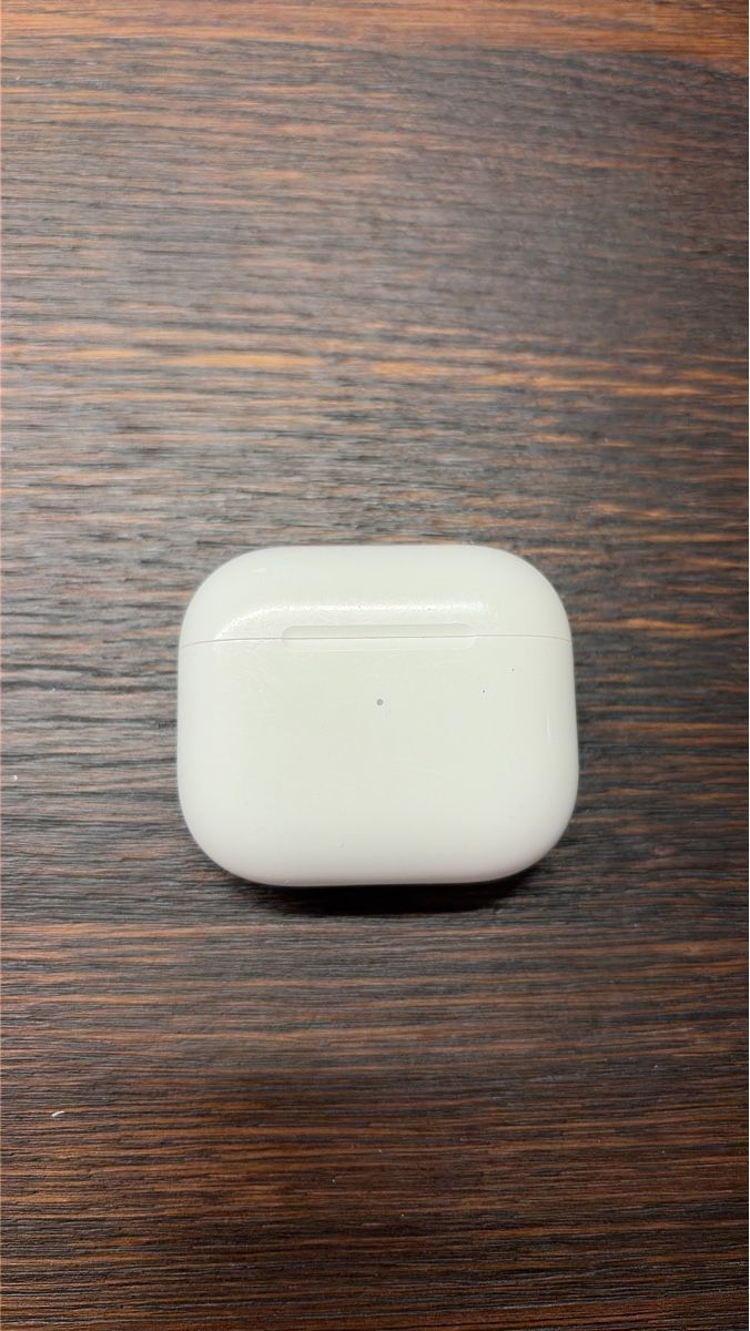 Apple Ladegerät: Ladehülle AirPods Pro 3. Generation – Gebraucht aus Bern von jeanine_bieri