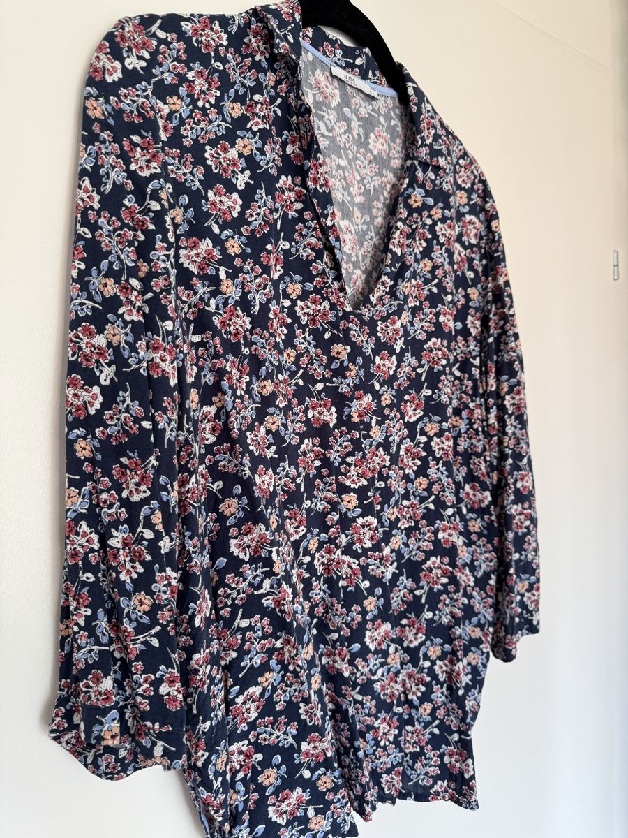 Esprit Chemisiers: EDC Bluse mit Blumenmuster, Grösse S, ab 1.-! – D'occasion à St. Gallen par kara_24 1