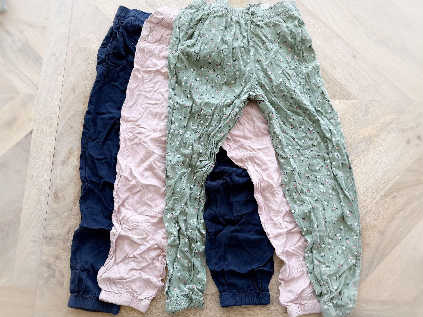 H&M Pantaloni: Joggpants Jogger 3er Pack, Gr. 134 – Usato da Eggenwil venduto da Lissi82