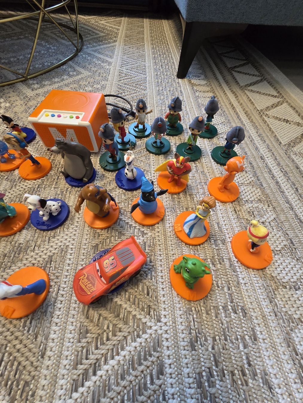 Migros Giocattoli: Migros StoryBox mit Figuren – Usato da Dorf venduto da Echo_Elements 5