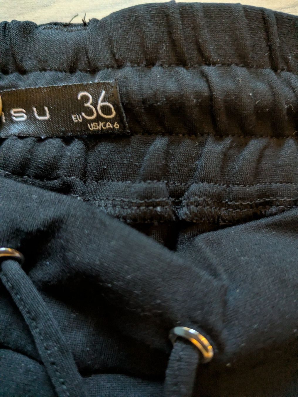 Pantalons: Schwarze Stoffhose, Grösse 36, mit elastischem Bund – D'occasion à Goldingen par YouAreMySunshine 1