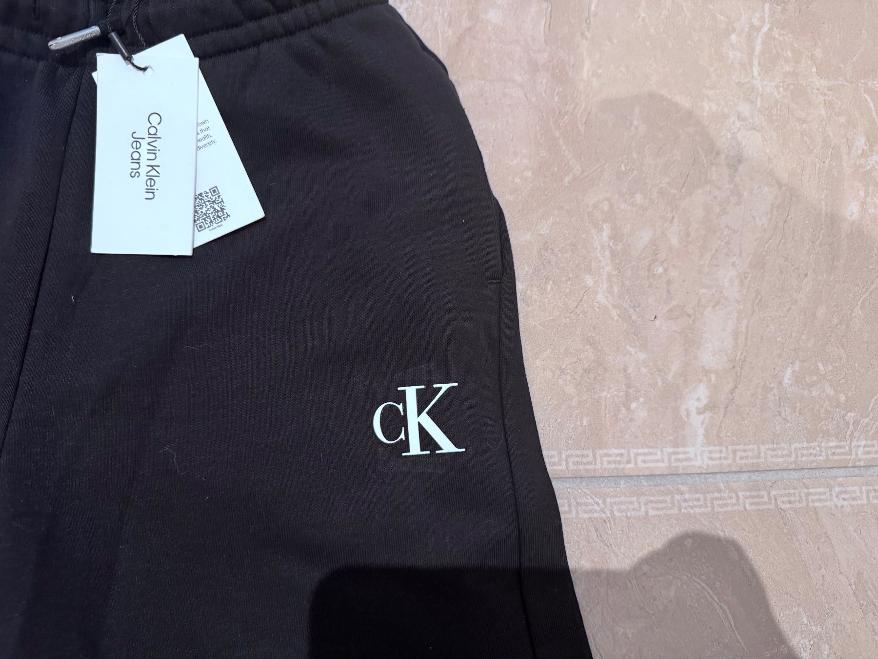 Calvin Klein Pantaloni: Calvin Klein neue Trainerhose, 14J 164 – Nuovo e nell'imballaggio originale da Klingnau venduto da Markus14 3