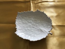KPM Blattschale aus Porzellan antik