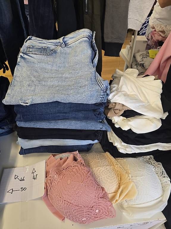 Lotti di vestiti: Vide dressing curvy taille 44-50  – Usato da Geneve venduto da Morgane_manto 2