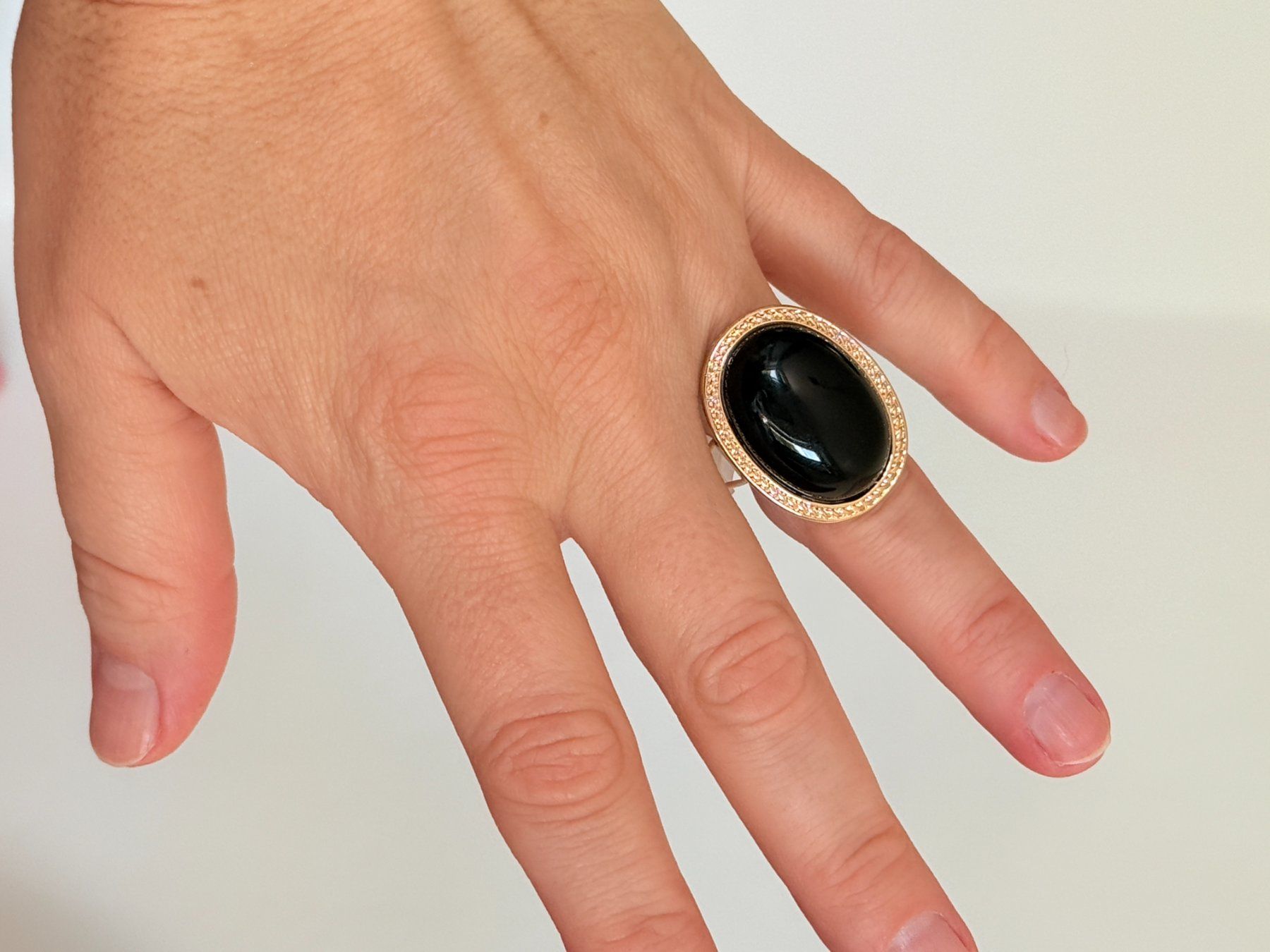 Ringe: Bague or pierre noire forme ovale resize – Neu und originalverpackt aus Genève von AGBERG 6