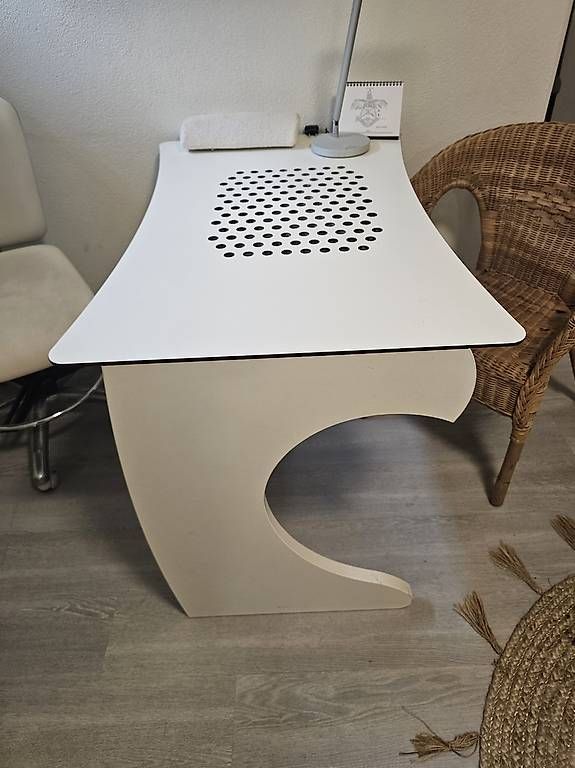 Tavoli: Table manucure Onglerie aspiration – Usato da Misery venduto da caropett11 1